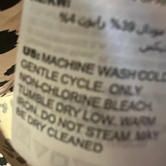 Chicos Silky Soft Dotted Cheetah Print Half Placket Button Down Shirt Sz1 - Picture 5 of 13